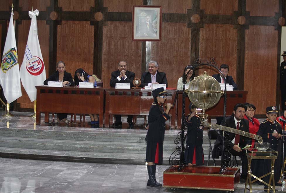 En representación del gobierno estatal, Luis Maldonado Venegas estuvo presente en el magno sorteo.