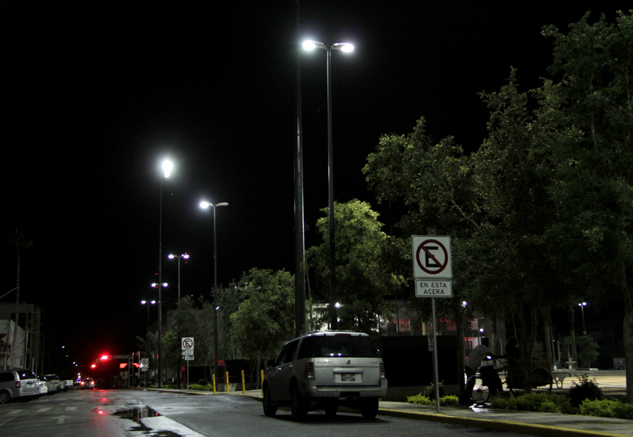 La empresa ganadora deberá llenar de luz led toda la ciudad.