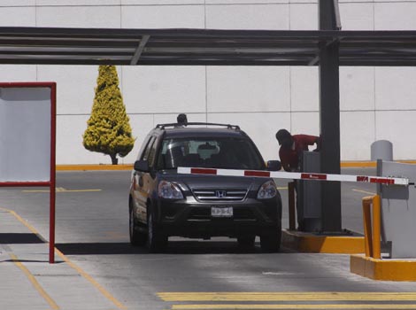 Estacionamientos comerciales, espacios privados concesionados.