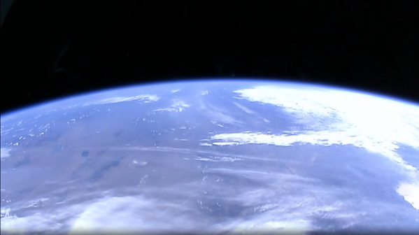 La NASA comparitió esta imagen captada en vivo ayer desde la Estación Espacial Internacional.