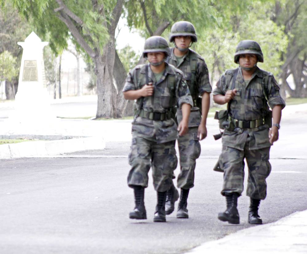 Personal de la 18va zona militar.