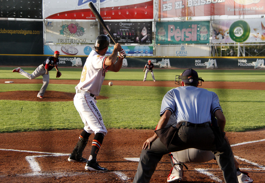 Buscando el triunfo de la honra, Vaqueros Laguna se enfrentó ayer jueves a los Rojos del Águila de Veracruz en el tercero de la serie en el Estadio Re