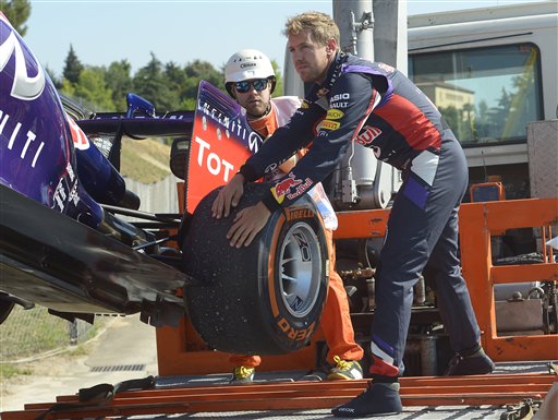 Vettel con problemas en su monoplaza 