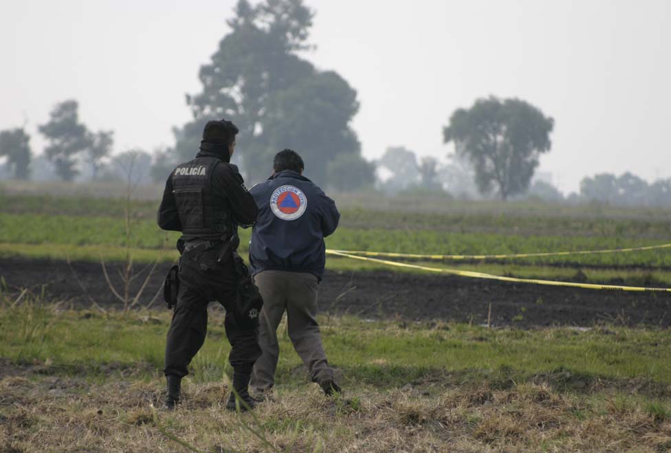 El derrame de diesel por una toma ilícita en San Baltazar Temaxcalac generó movilización de elementos de seguridad, Protección Civil y Pemex.