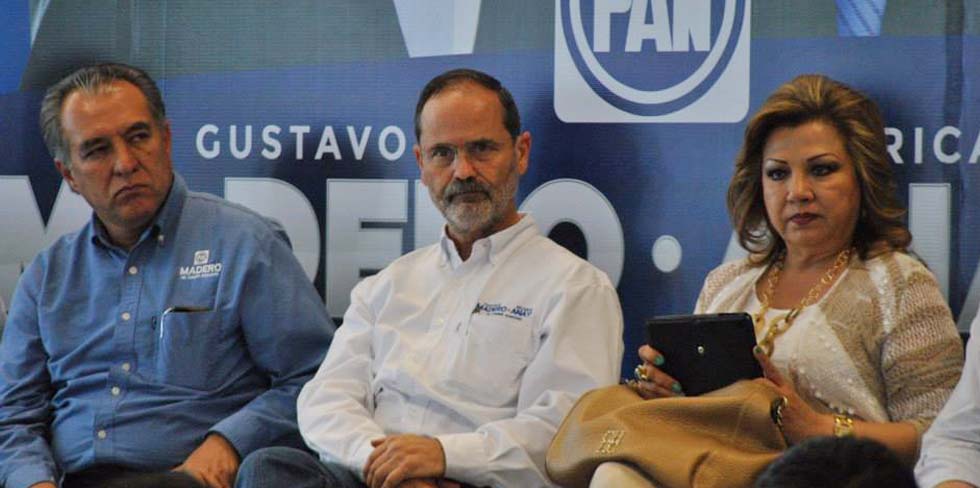Gustavo Madero se reunió con militantes en el Comité Directivo Municipal del PAN.