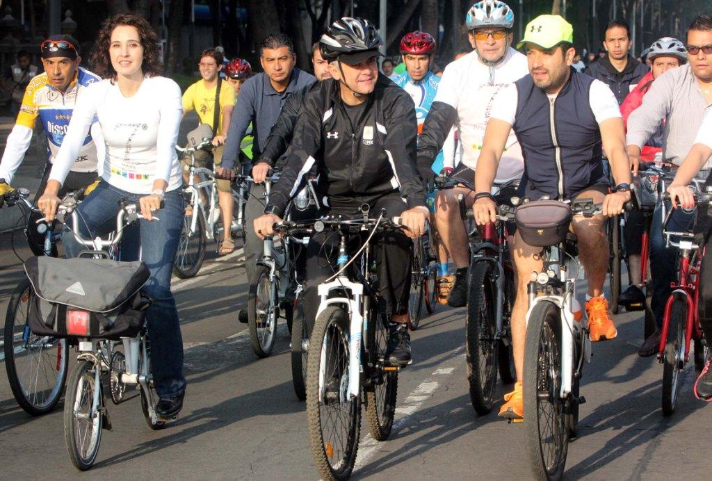 Miguel Ángel Mancera durante el séptimo aniversario del Paseo Dominical "Muévete en Bici CDMX".