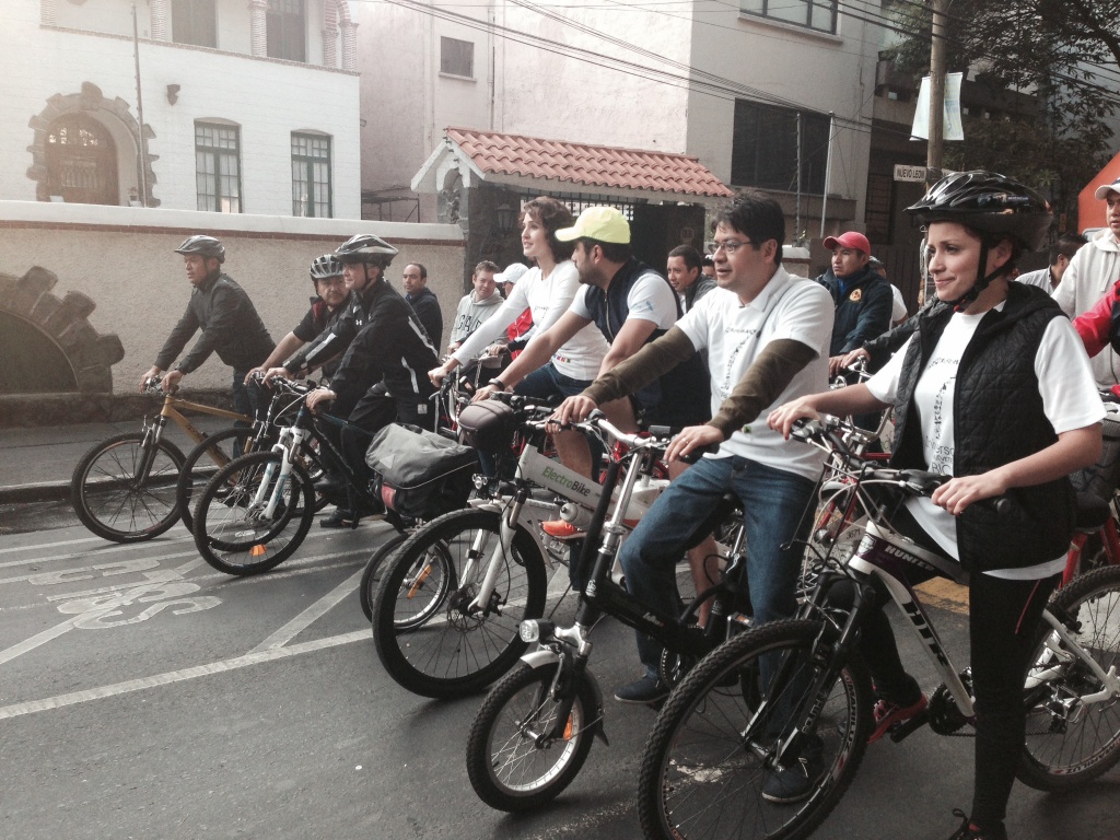 Miguel Ángel Mancera durante el séptimo aniversario del Paseo Dominical "Muévete en Bici CDMX".