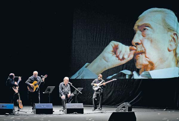 Óscar Chávez y Los Morales durante el concierto.