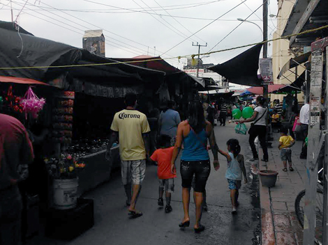 Comerciantes se protegen contra rateros