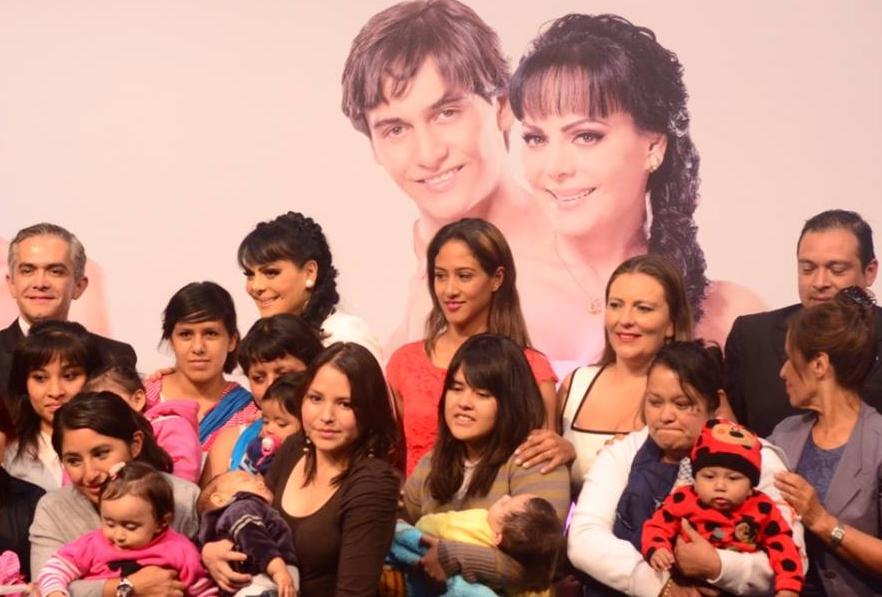 Las actrices se reunieron con las autoridades capitalinas para hablar de la campaña.