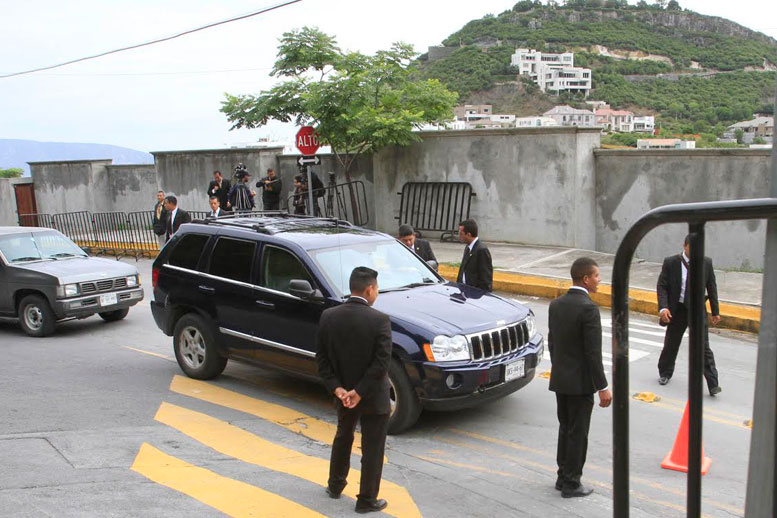 Se implementó un filtro de seguridad en la entrada de Chipinque, custodiado por el Estado Mayor Presidencial. 