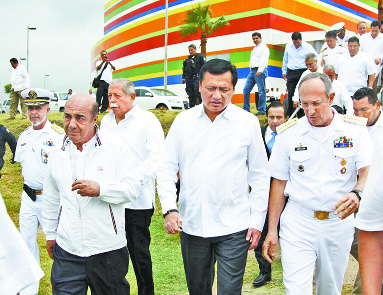Jesús Murillo, Egidio Torre (atrás), Miguel Ángel Osorio y Vidal Soberón en el Parque Cultural Reynosa.