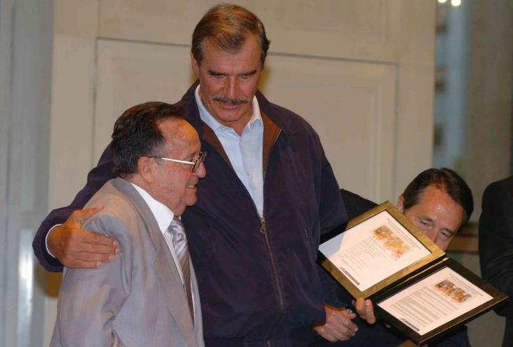 Chespirito y el ex presidente Vicente Fox en 2006.