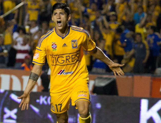 Alan Pulido, delantero
