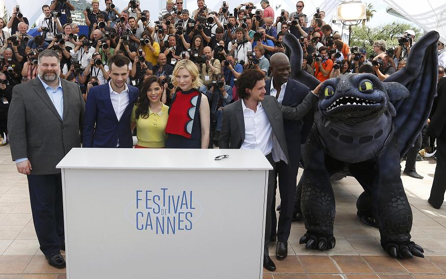 El Director Dean DeBlois, las actrices Jay Baruchel, América Ferrera quien hace la voz personaje Astrid, Cate Blanchett, Kit Harington y  Djimon Houns