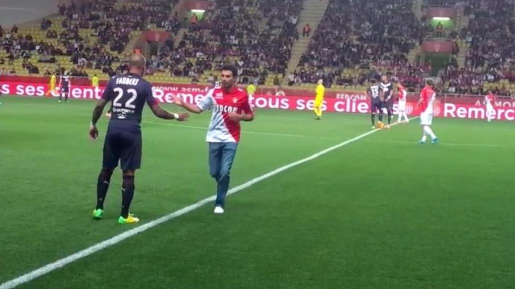 Checo presente en el partido entre el Mónaco y el Bordeaux
