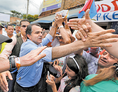 Óscar Iván Zuluaga se opone a pactar con la guerrilla. 