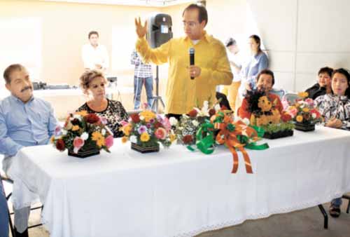 El perredista encabezó ayer una entrega de viviendas de interés social en la Portales.