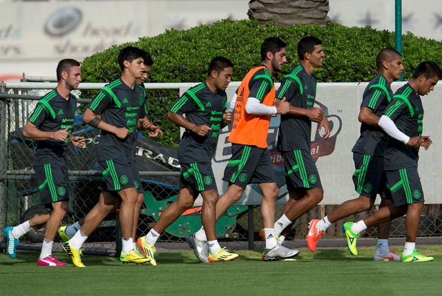 El tri entrenó en las instalaciones del CAR