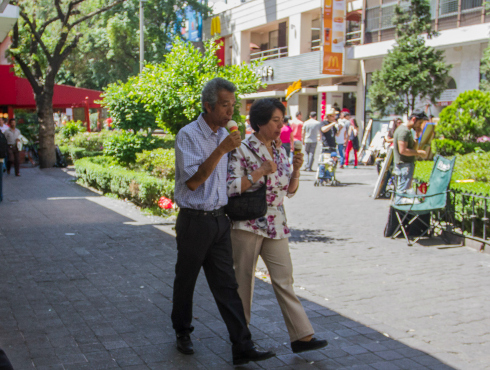 El gobierno capitalino pretende que más calles de la Zona Rosa y Avenida Chapultepec sean peatonales, en un corredor además cultural y recreativo.