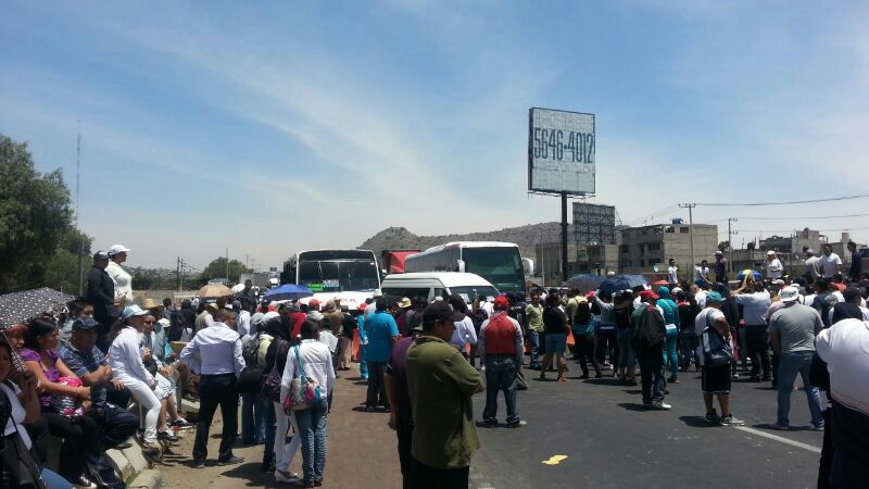 Esta es la octava ocasión que los trabajadores de bares bloquean vialidades mexiquenses, pero es la primera que lo hacen en una autopista. 