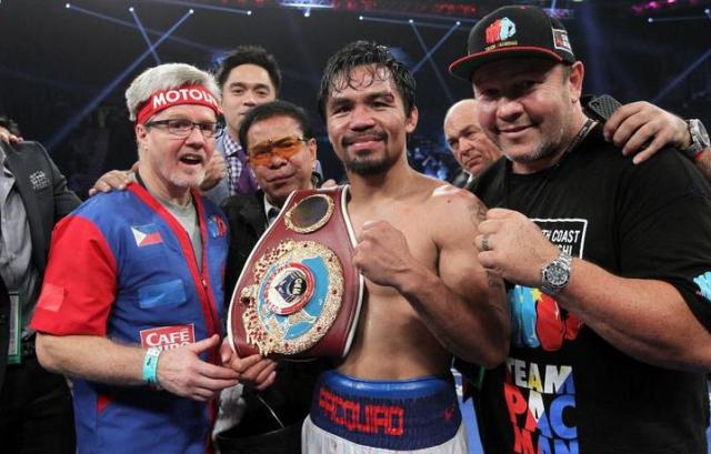 El boxeador Manny Pacquiao y su entrenador Freddie Roach