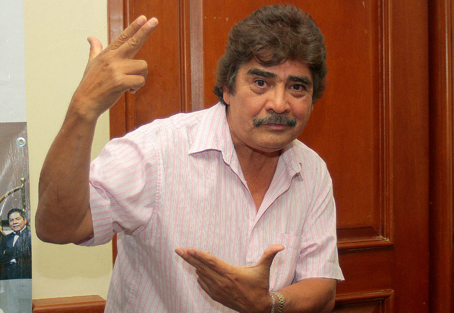 Interpretará sencillos de su reciente disco "Aquí presente, compa"