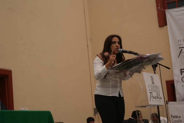 Olimpia Coral Melo Cruz, víctima de agresiones por internet