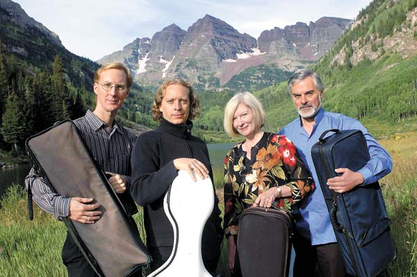 Su vasta obra discográfica incluye grabaciones de Corigliano, Danielpour, Dvorák, Fuchs y Prokofiev.