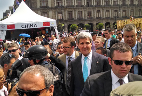 John Kerry en la Feria de las Culturas Amigas.