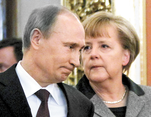 Vladímir Putin y la jefa del gobierno germano, Angela Merkel, en 2012. 