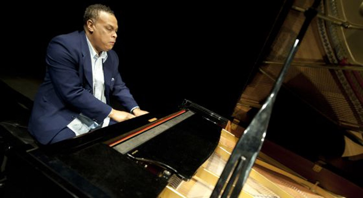 Chuchito Valdés en el piano. (Especial)