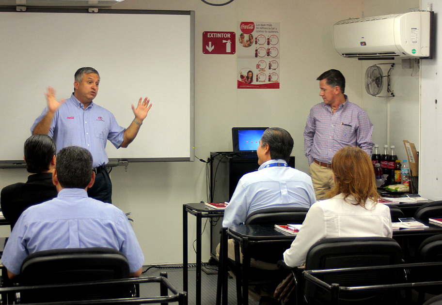 El aula móvil puede atender a 52 personas al mismo tiempo.