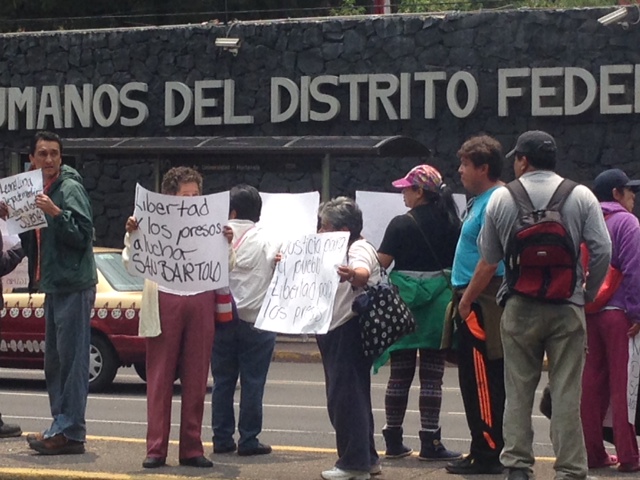 Los habitantes de Ameyalco se manifiestan frente a la Comisión de Derechos Humanos del Distrito Federal