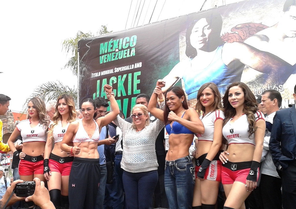 Pesaje entre la "Prinicesa Azteca" y Alys "La China" Sánchez