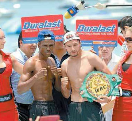 Clive Atwell y Johnny González