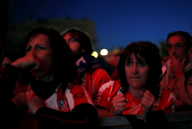 Los fans del Atllético de Madrid sufrieron hasta el último minuto