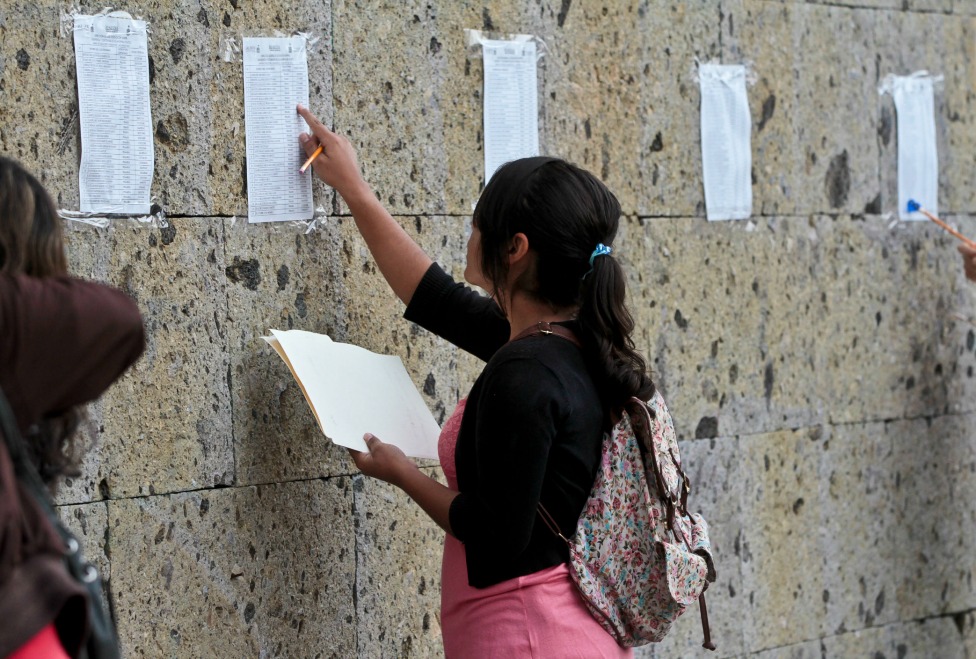 Miles de aspirantes a ingresar a la Universidad de Guadalajara  realizaron hoy uno de los trámites decisivos