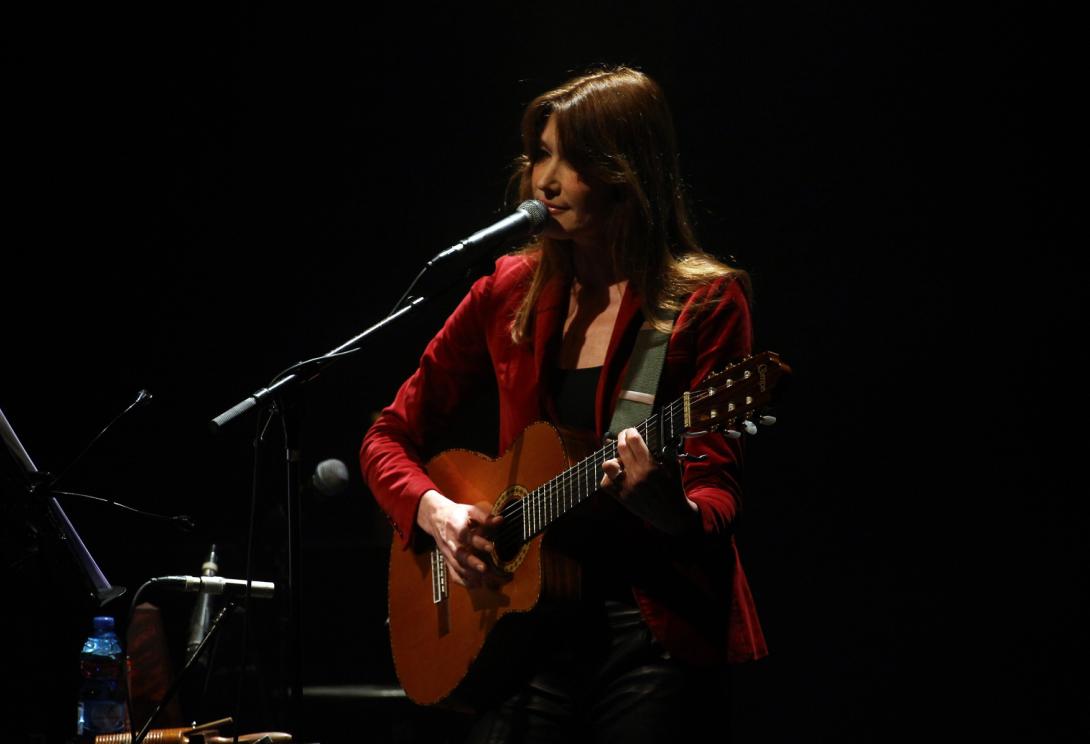  La cantante y exprimera dama de Francia fue ovacionada por el público de Tel Aviv.