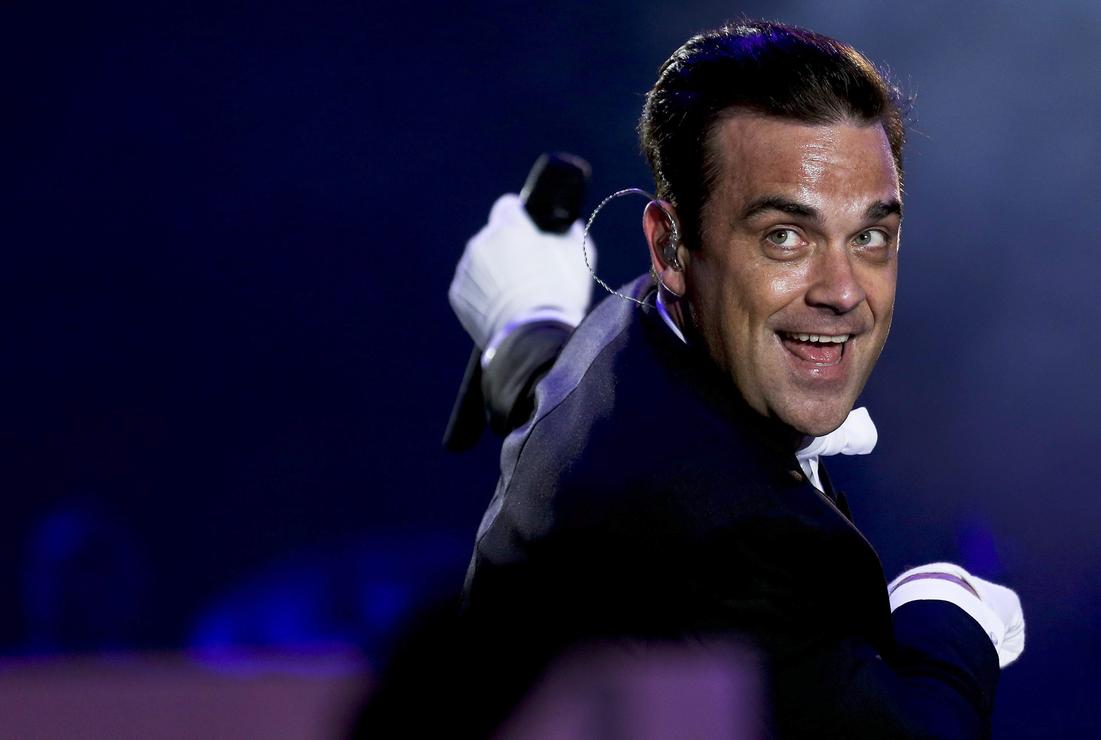 Robbie Williams enamoró con a los asistentes con su música. 