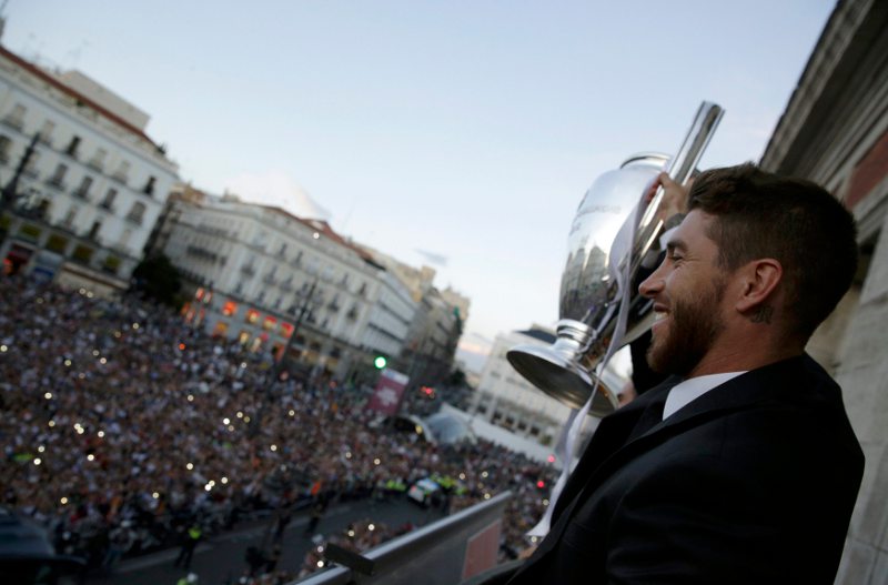 Sergio Ramos posa con la 'orejona' 