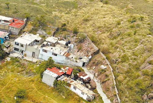 Se construye una barda perimetral para combatir los asentamientos irregulares.