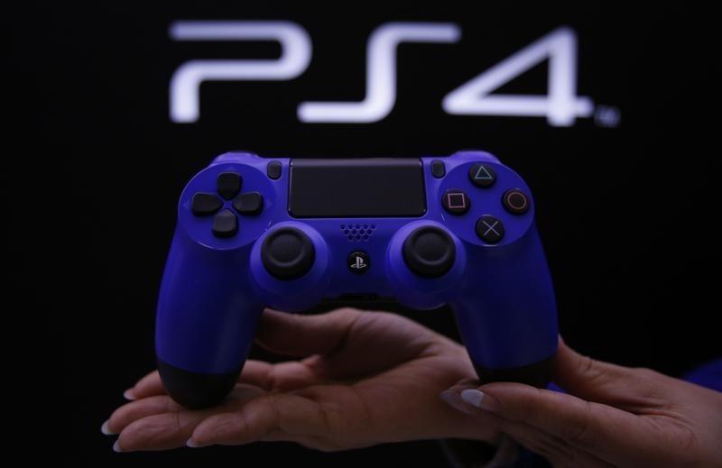 En Estados Unidos, Sony ofrece una versión piloto de un servicio de descarga a través de nube llamado "PlayStation Now", que estará disponible en sus 