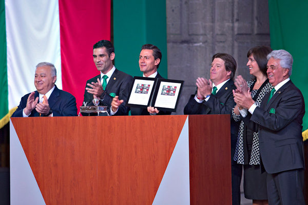 Correos de México emitió una estampilla postal conmemorativa, la cual fue cancelada por el Presidente Enrique Peña Nieto.
