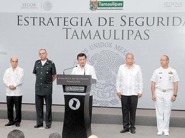 Osorio Chong flanqueado por Jesús Murillo, Salvador Cienfuegos, Egidio Torre y Vidal Soberón.