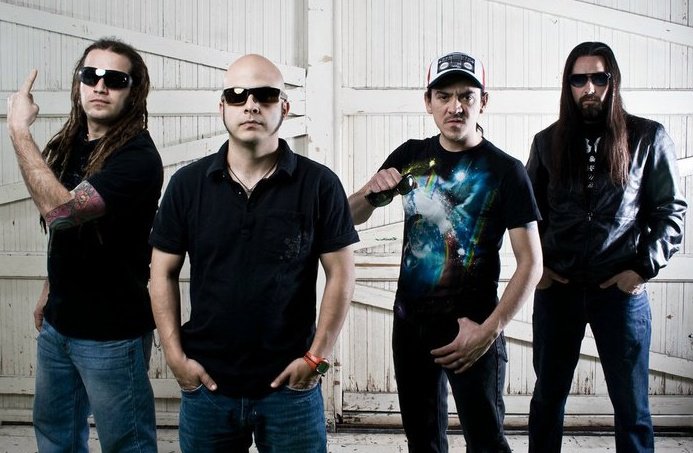 La banda se une a la euforia por los duetos.