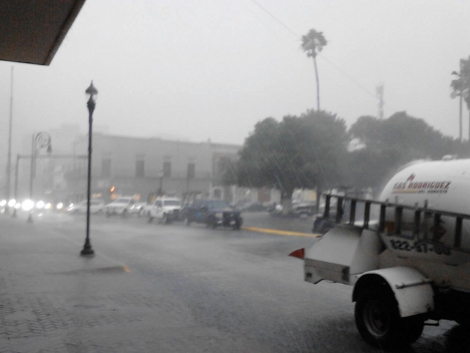 Se registraron inundación en diversos sectores de la ciudad por la tromba.