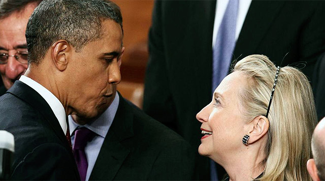 Barack Obama saluda a Hillary Clinton durante el último discurso sobre el Estado de la Unión