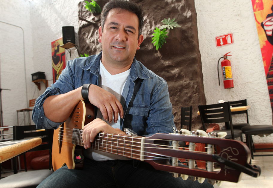 El compositor es reconocido por su participación en el grupo Tres de Copas.