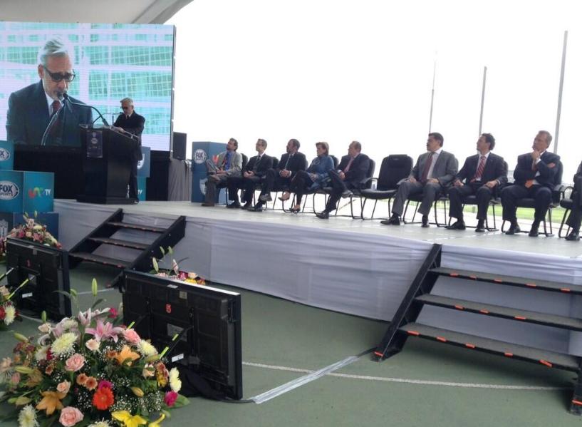 Jesús Martínez en la presentación de nueva televisora 
